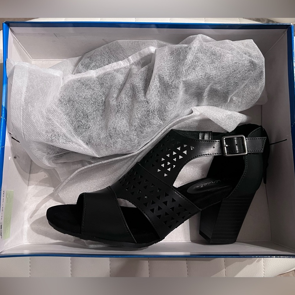 Easy Street Black Laser-Cut Slingback Adara Sandals Heel 8M NIB